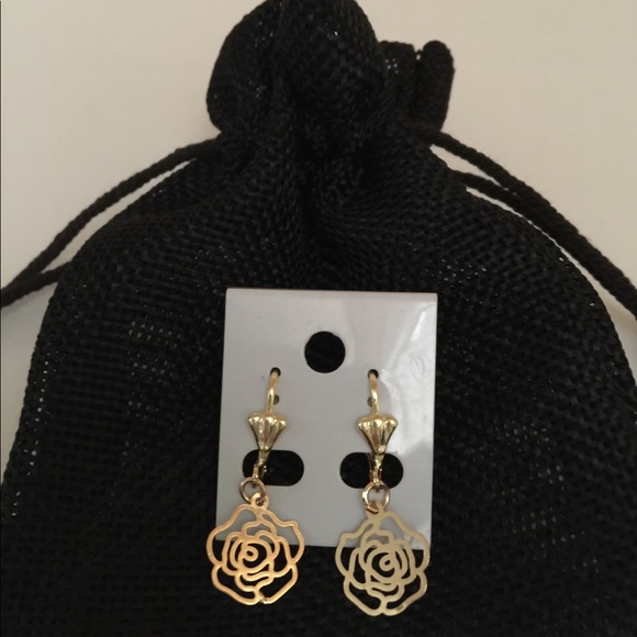 Sold🌺Brand new! Flower dangle earrings. - Picture 4 of 4